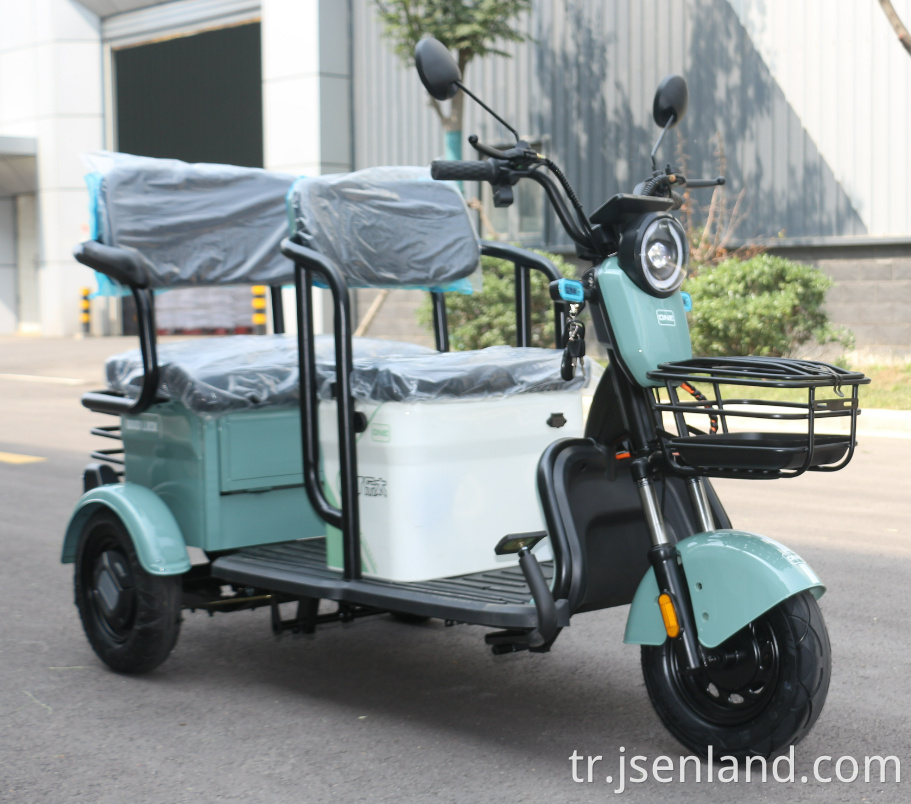 Üç yolcu üç tekerlekli bisiklet Three Passengers Tricycle